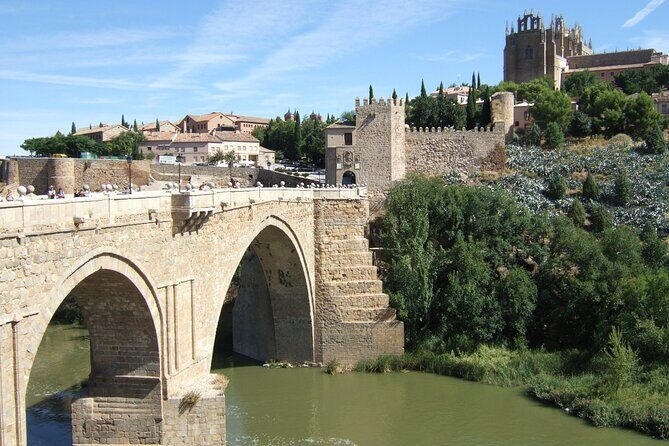Toledo Scavenger Hunt and Highlights Self-Guided Tour - Who should book the Toledo scavenger hunt?