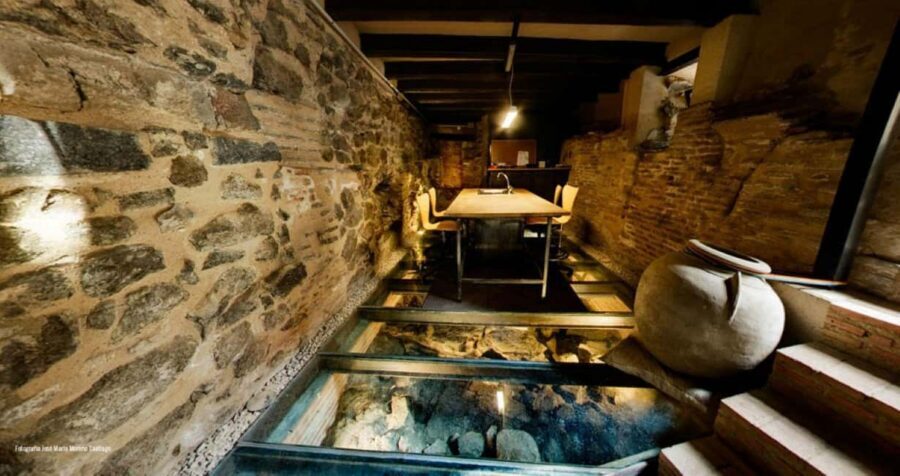 Toledo: Underground Guided Tour with Entry Ticket - Stop 1: Cuevas de Hércules and the vaulted space used as a water reservoir