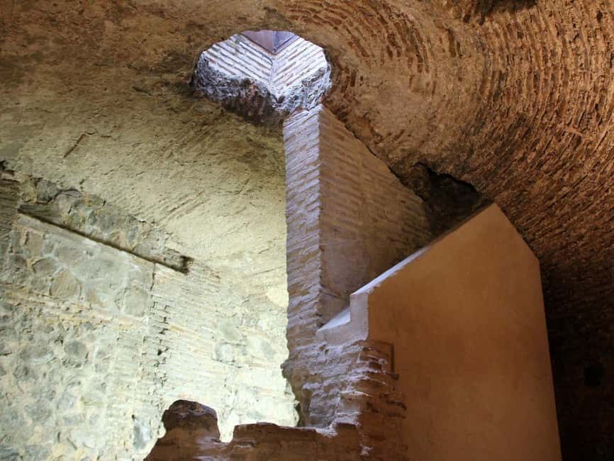 Toledo: Underground Guided Tour with Entry Ticket - Practical tips for making the underground part easier