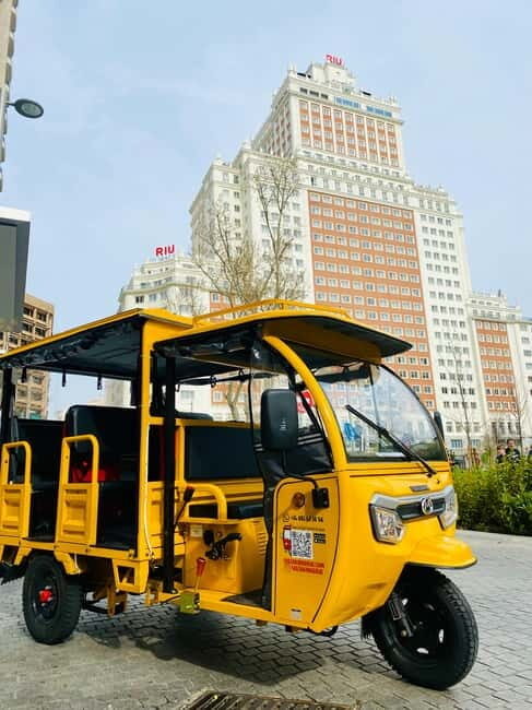 Tour en Tuk Tuk por lo mejor de Madrid - What the rating and review snippets tell me (without sugarcoating it)