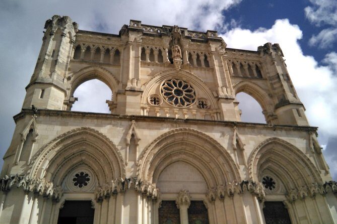 Tour from Madrid to Cuenca with access to Cathedral - Mirador Barrio del Castillo and Plaza Mayor: where the city starts to make sense