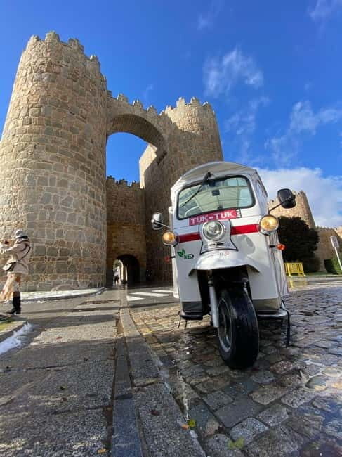 TOUR GUIADO EN TUK TUK POR AVILA 1 HORA - Stop 4: Lienzo Norte de la Muralla and Puerta del Carmen Finish
