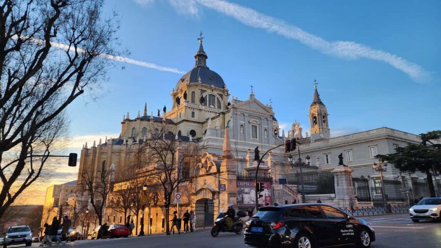 Tour Madrid: Secrets in a Electric Tuk Tuk - Price and Value: When This Tuk Tuk Tour Makes Sense