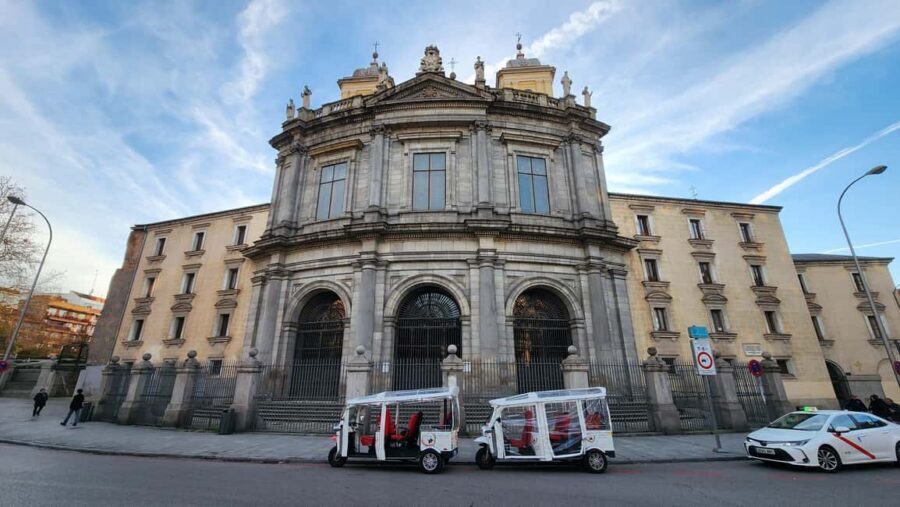 Tour Madrid: Secrets in a Electric Tuk Tuk - Guides Make It: Small Group Energy and Real Flexibility
