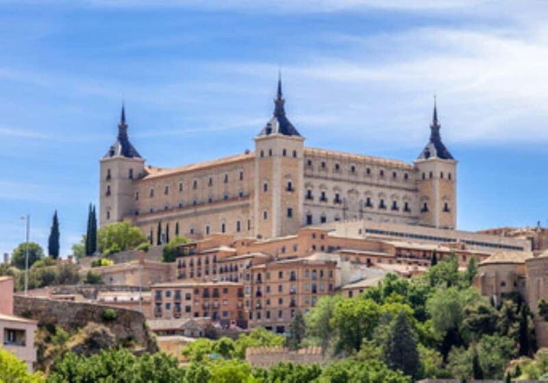 TOUR “ TOLEDO TODO EN UNO ” - Alcázar of Toledo and Posada de la Hermandad: The City’s Big-Moment Drama