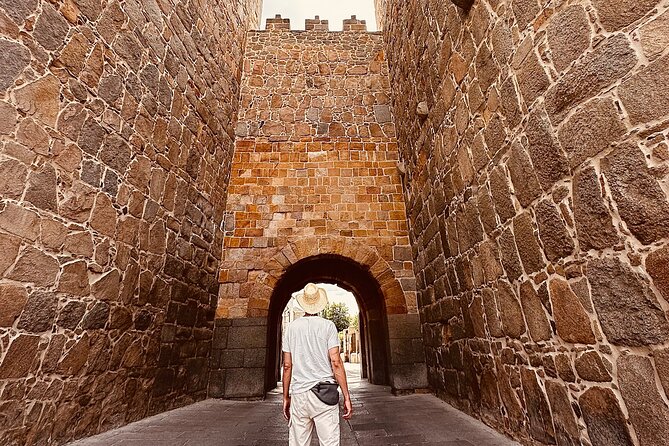 Travel through Segovia and Avila in a Small Group from Madrid - The day’s rhythm: from Puerta de O’Donnell to Avila walls