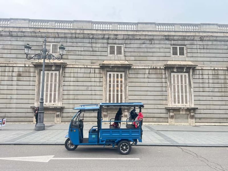 Tuktuk historical tour of Madrid 1 Hr in a fun and original way - Pickup in Centro: the start that sets the tone