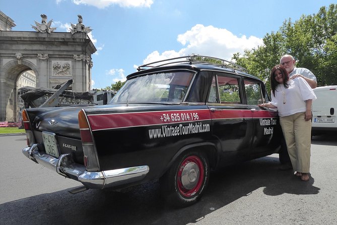 Vintage Tour Madrid Taxi 1500 - Plaza Mayor: the first wow-and-why square