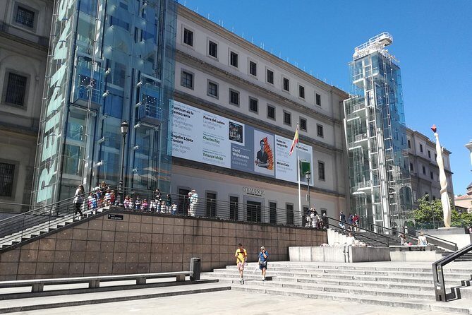 Visita privada en el Museo Reina Sofía con Entrada y Guía - Meeting at C. de Sta. Isabel: start strong, not stressed