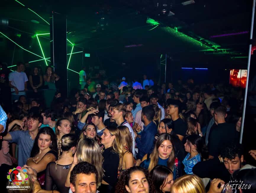 Wild Night Pub Crawl: Free Shots, Games & VIP Club Entry! - The 3.5-Hour Timeline: Enbabia Library and C. del Príncipe Before the Clubs